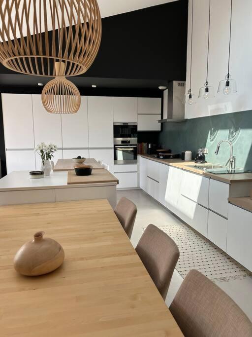 Belle Maison Contemporaine Ampus Экстерьер фото
